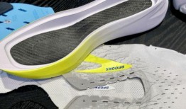 新碳板跑鞋爆料视频大全